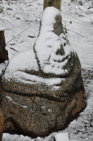 従五位上田由美子様「雪の日の猿石」の写真