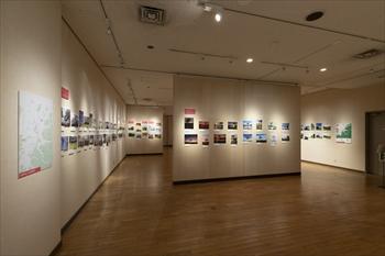 会場内の展示風景写真