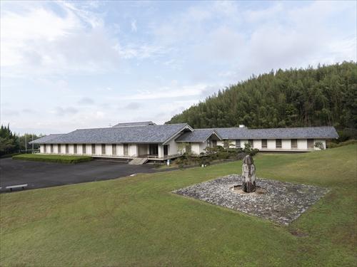 奈良文化財研究所　飛鳥資料館本館　全景_R.jpg