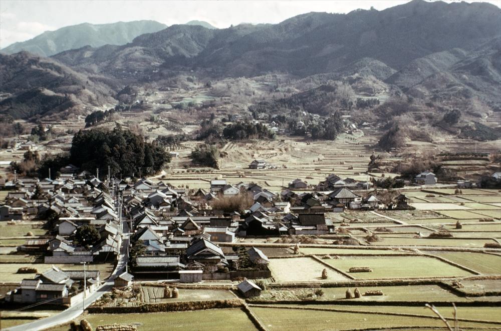 あまかしの丘あたりから見た少しセピア色の飛鳥集落1969年の写真