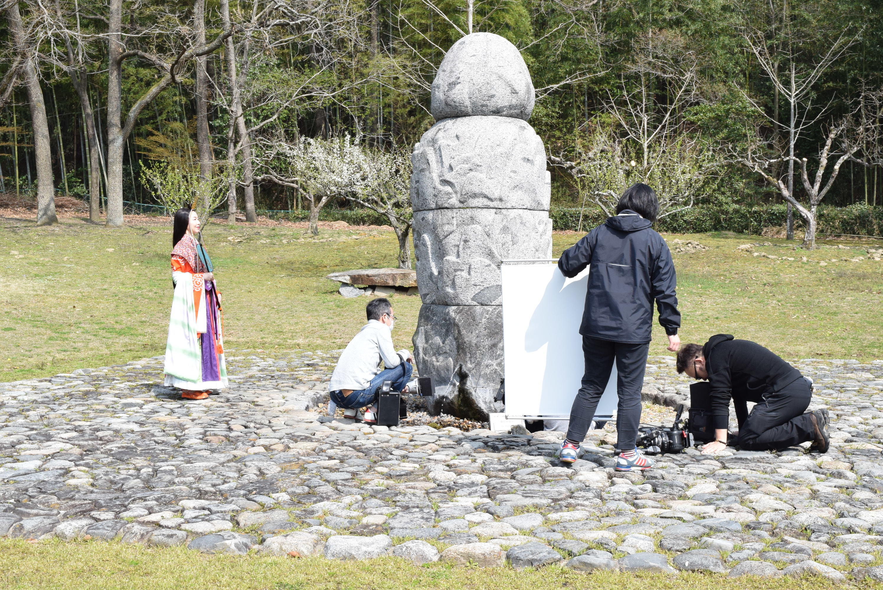 庭園の須弥山石での撮影風景の写真