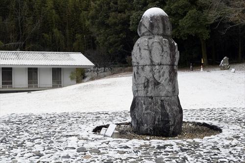 しゅみせんせきに雪がつもった画像