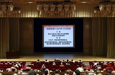 開演前ホール内.jpg