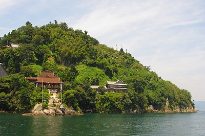 6.琵琶湖に浮かぶ竹生島.jpg